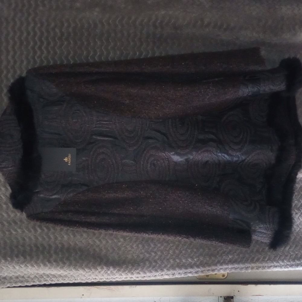 Ladies Coat - Picture 3 of 4